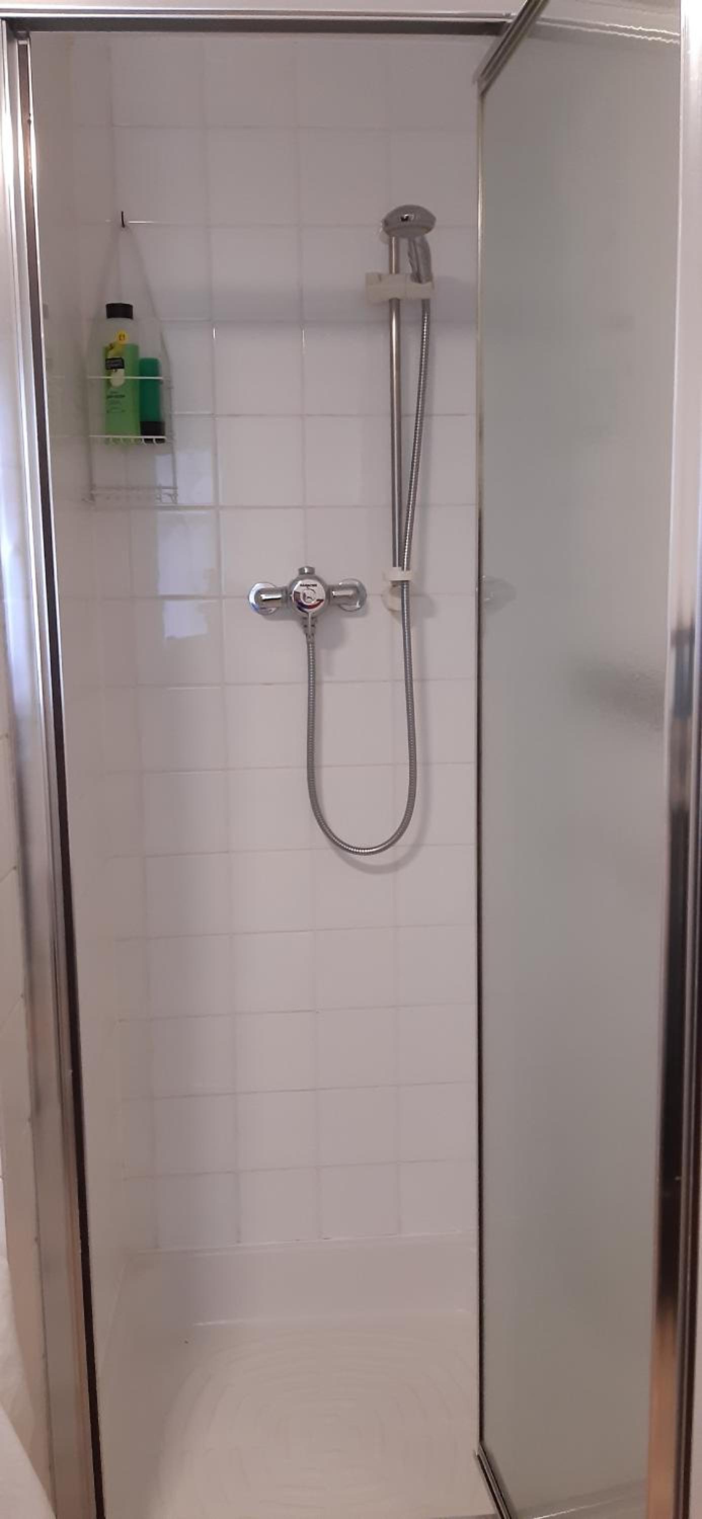 Deluxe Double Room with Shower - Photo 5