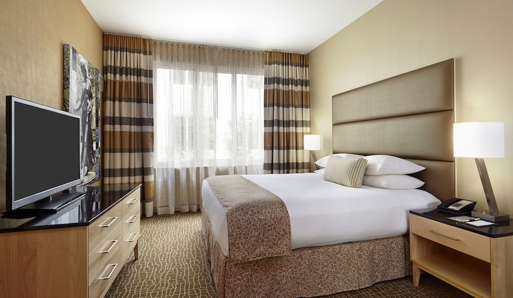 Suite, 1 King Bed, Kitchenette photo 2