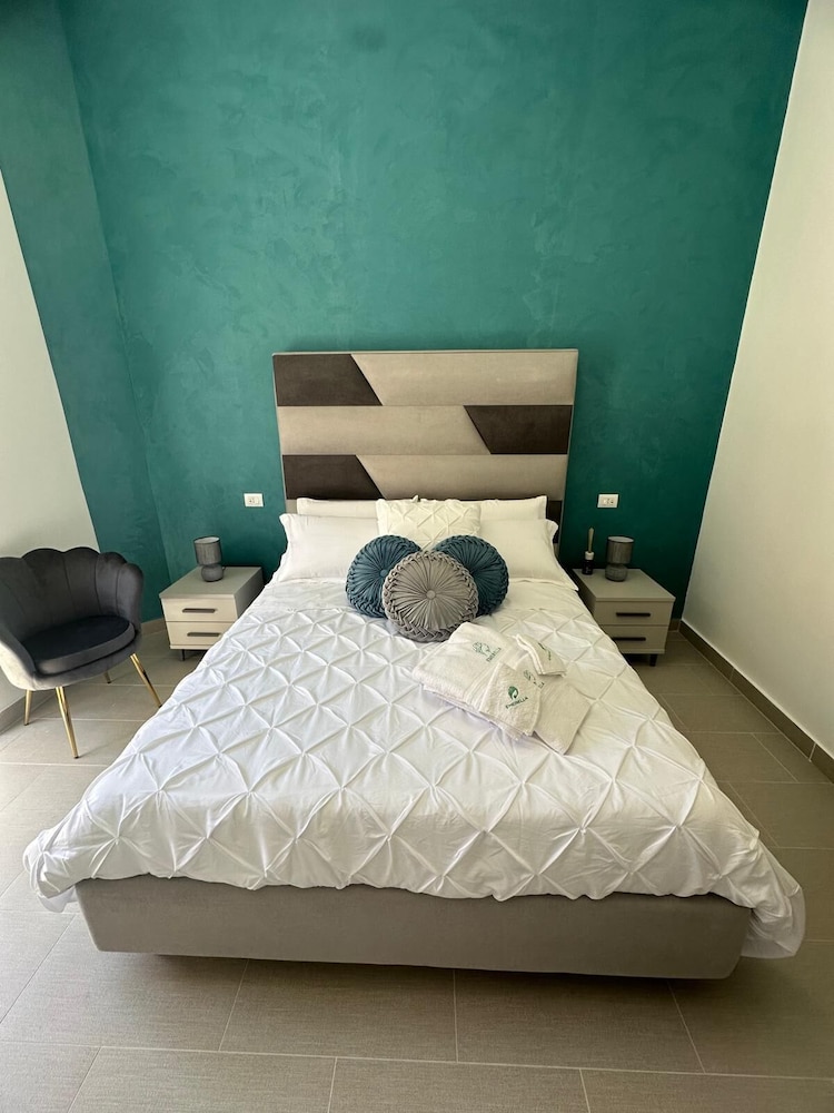 Emerella Luxury Suite Room 7