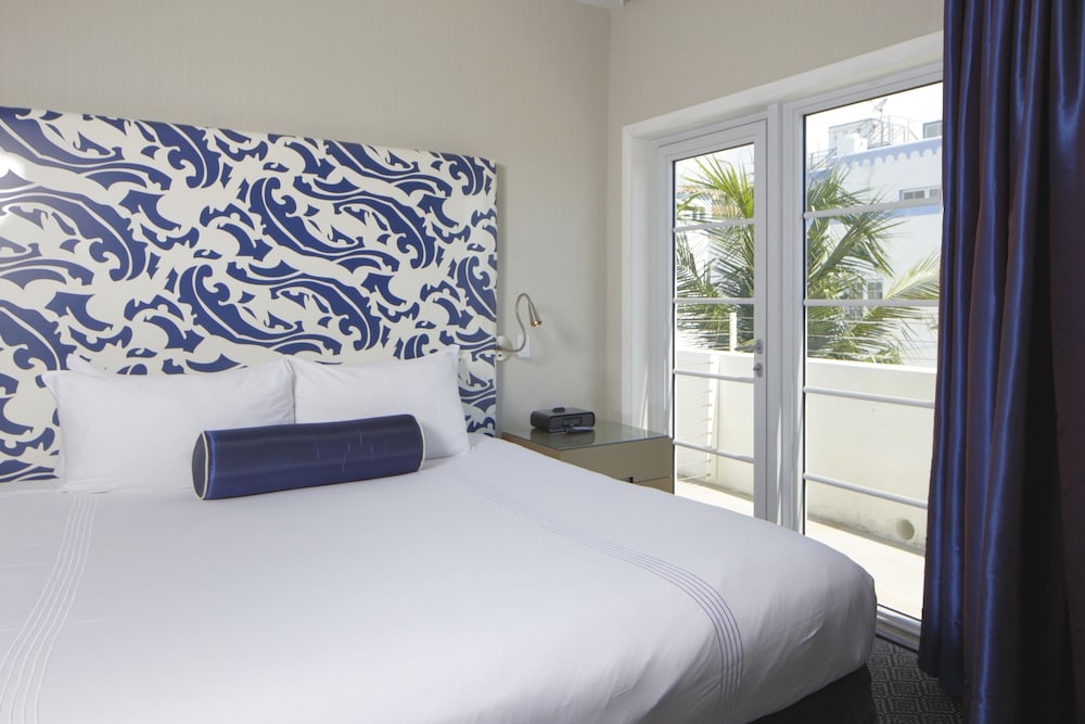 Deluxe Room, 1 King Bed - Photo 3
