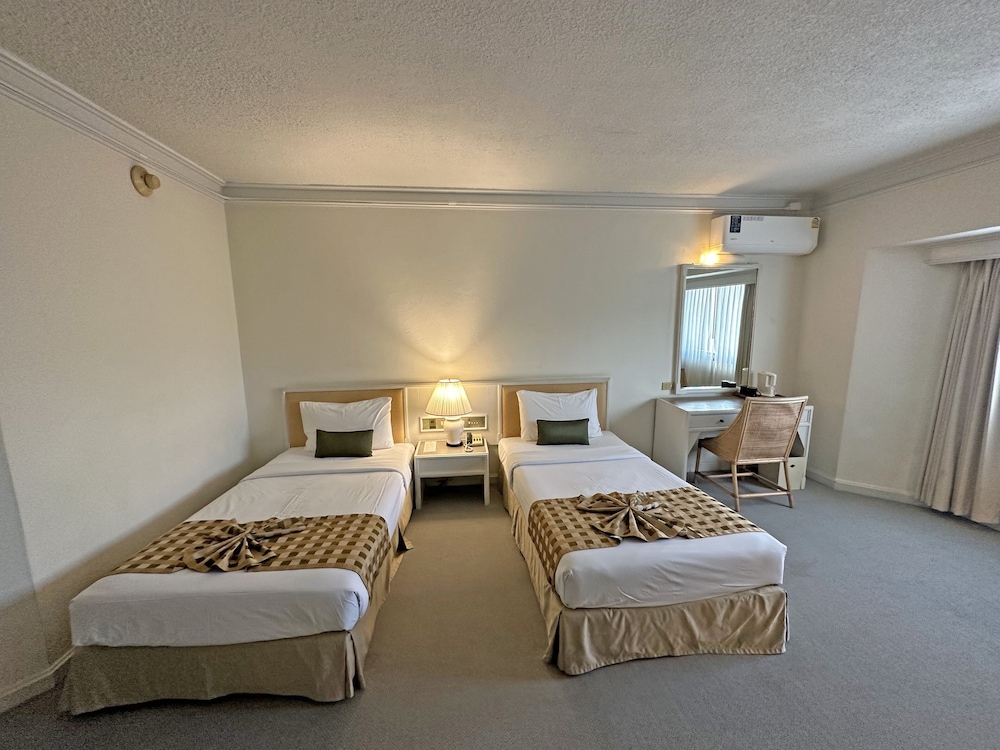 Standard Twin Room - Photo 8