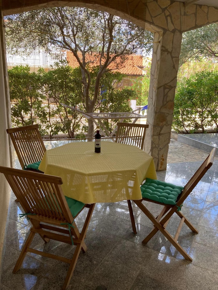 Basic Apartment, Courtyard View