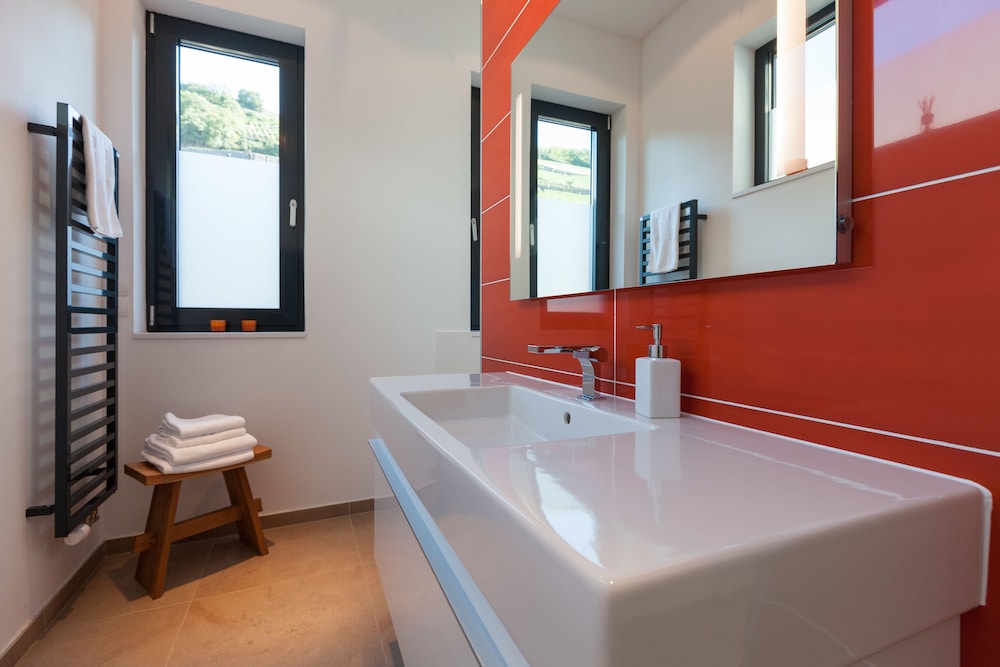 Suite, River View - Photo 25
