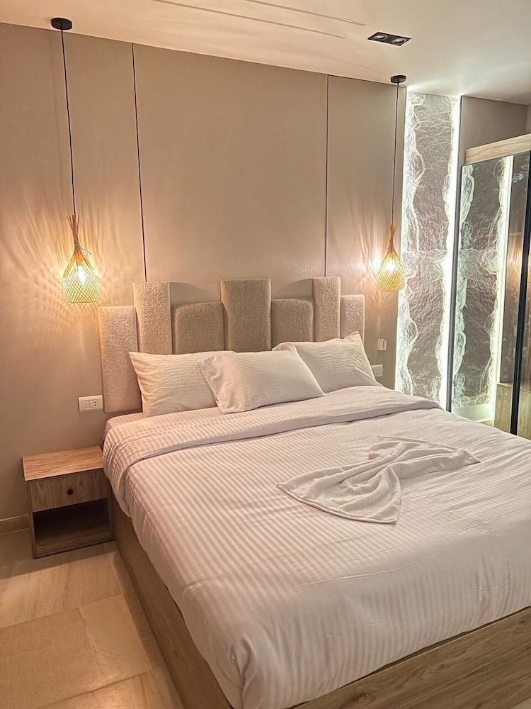 Superior Double Room, 1 King Bed, City View photo 3