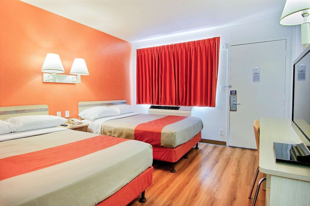 Standard Room, 2 Double Beds, Non Smoking, Refrigerator & Microwave photo 2