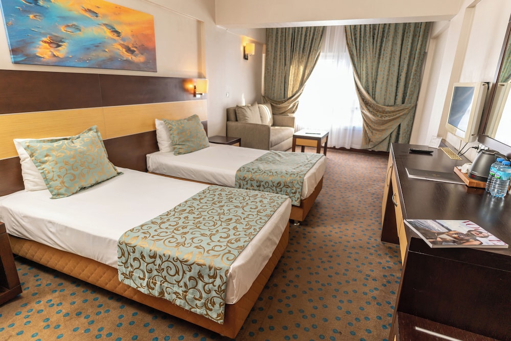 Classic Twin Room, City View photo 1