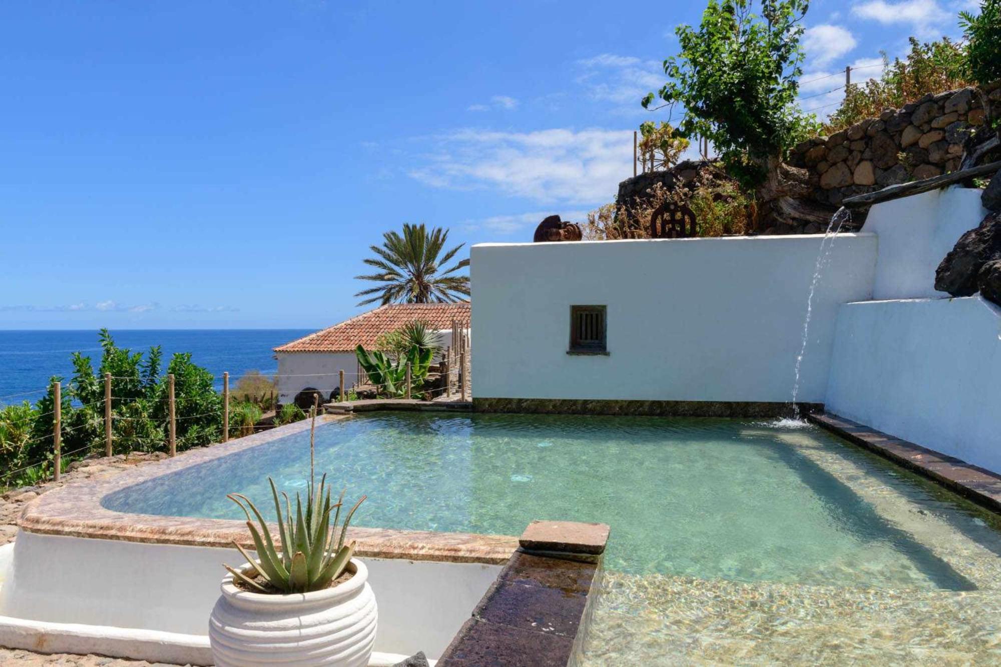 Villa photo 2