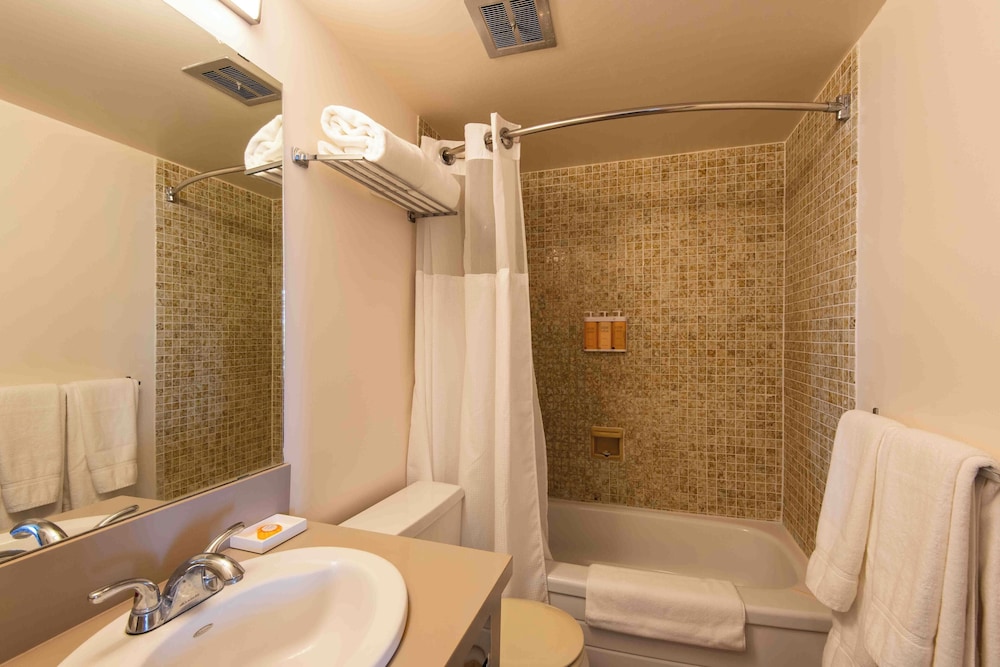 Standard Double Room, 2 Queen Beds, Lake View photo 3