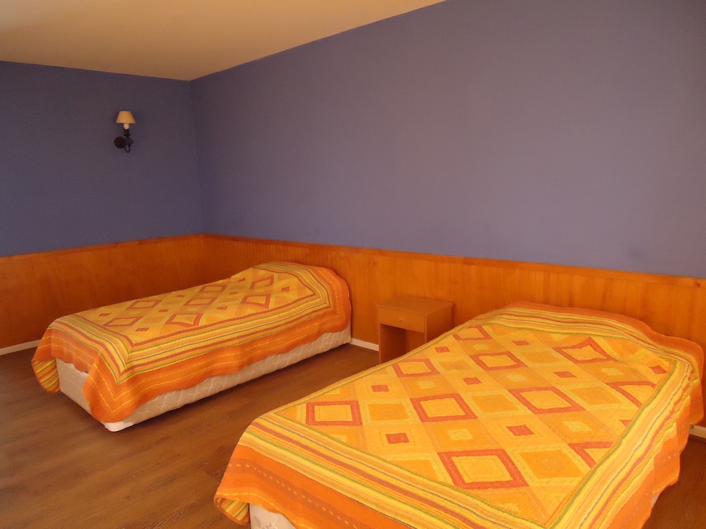 Standard Twin Room, 2 Twin Beds, Private Bathroom photo 3