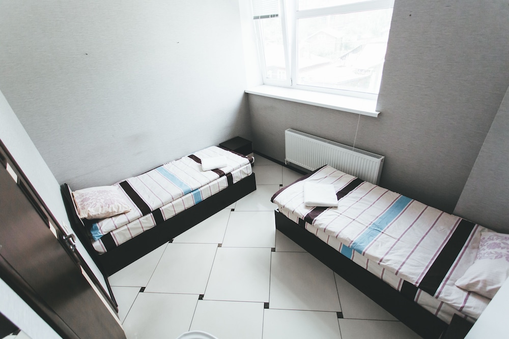 Economy Twin Room, Shared Bathroom