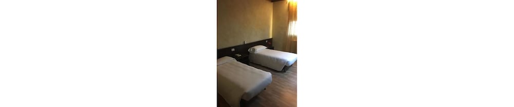 Standard Suite, Ensuite, Courtyard View (Camera Family) photo 1