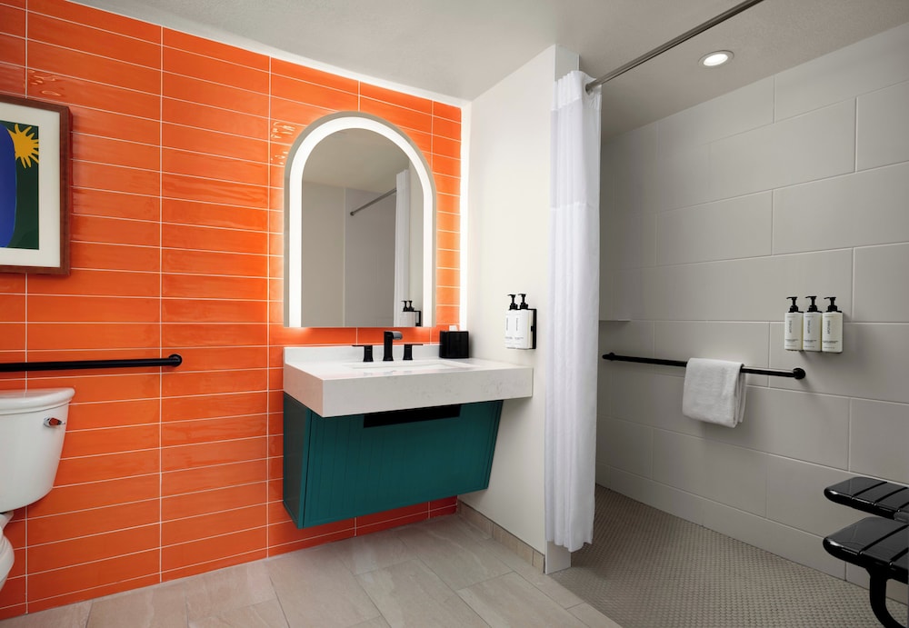 Standard Room, 1 Queen Bed, Accessible (Mobility Accessible) - Photo 4