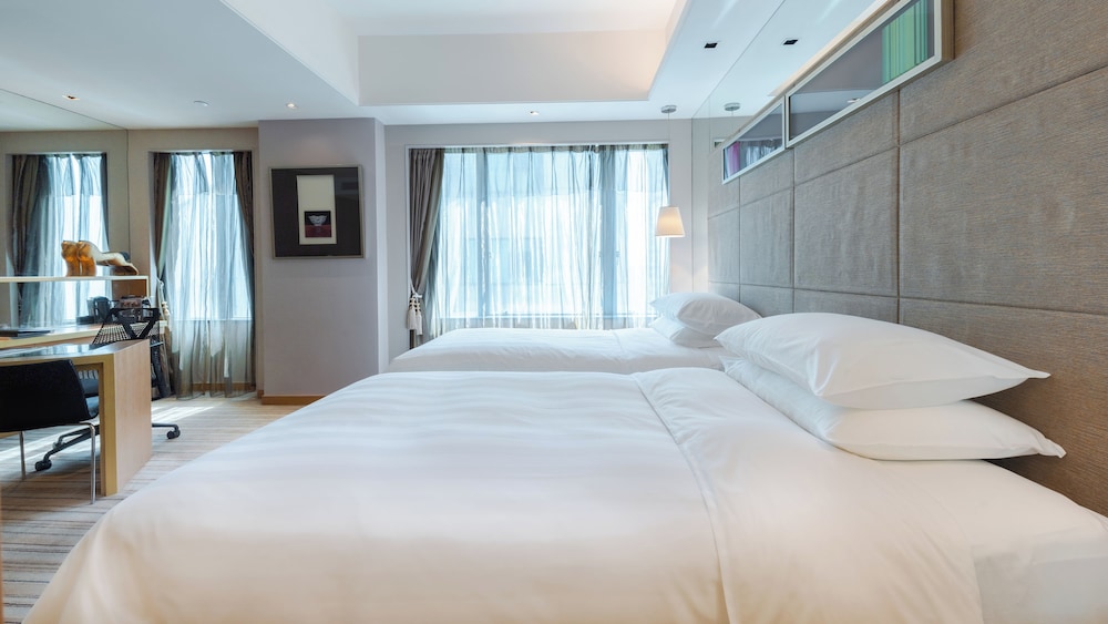 Pacific Club, Club Room, 2 Twin Beds - Photo 3