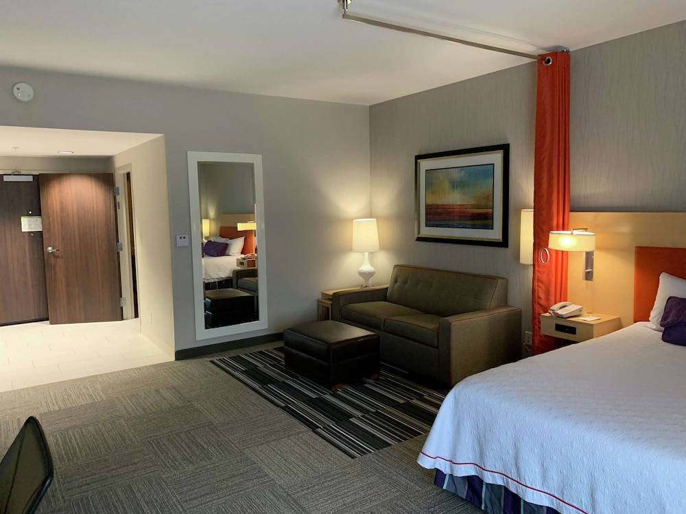 Studio, 1 Queen Bed with Sofa bed, Accessible, Bathtub photo 3