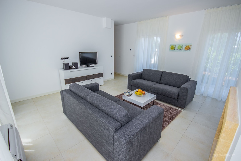 Villa photo 1