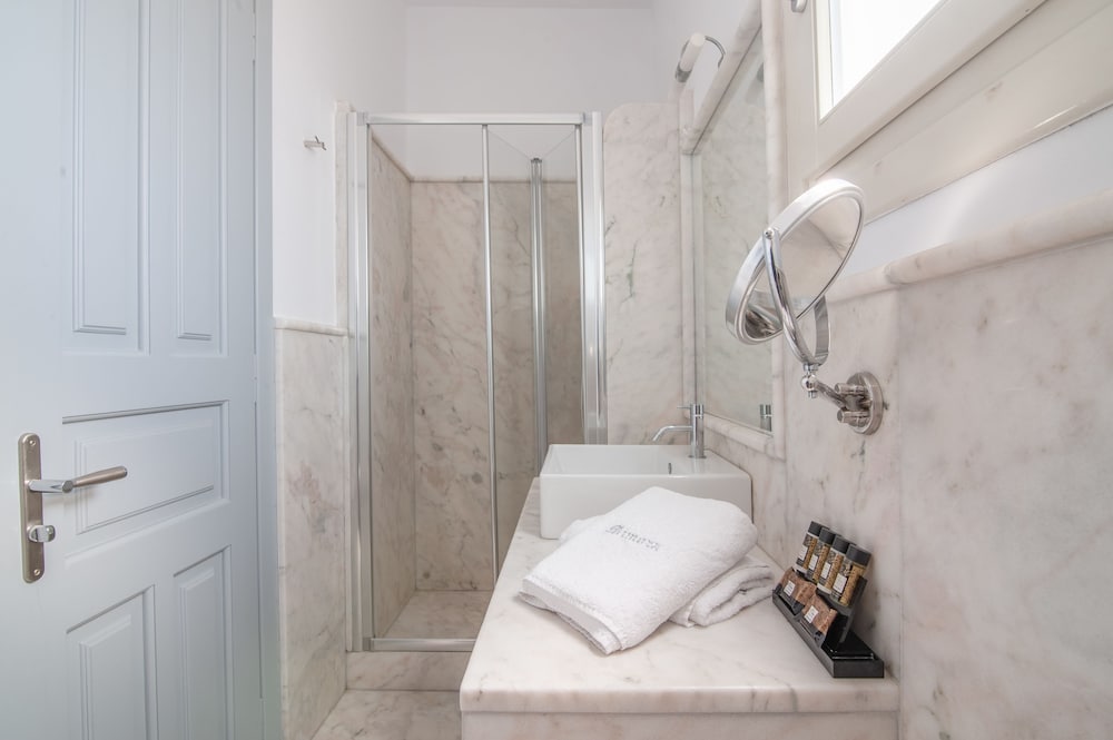 Comfort Triple room with Balcony and Terrace photo 2