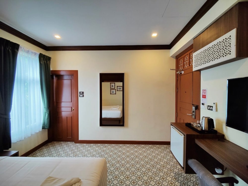 Superior Room, 1 Queen Bed photo 3