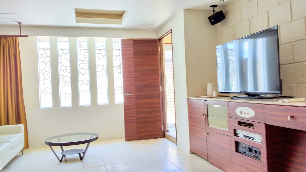 Quadruple Room - Photo 12