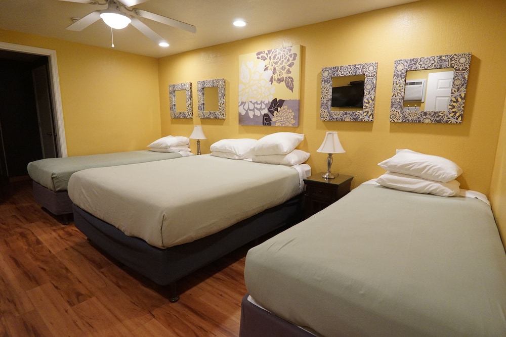 Family Suite, 2 Queen Bed and 2 Single Bed photo 1