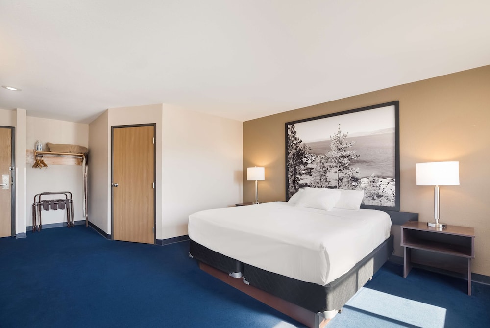 Suite, 1 King Bed, Non Smoking - Photo 1