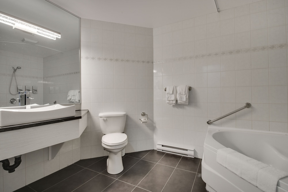 PAVILION SECTION | Superior Room, 2 Queen Beds, Balcony, River View - Photo 6