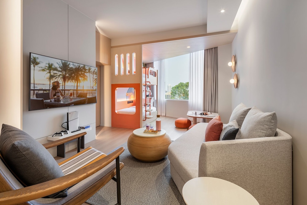 Silver Suite Family with City View - Newly Renovated