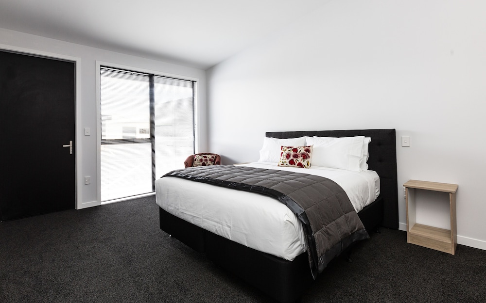 Premium Studio Suite, 1 King Bed, Jetted Tub