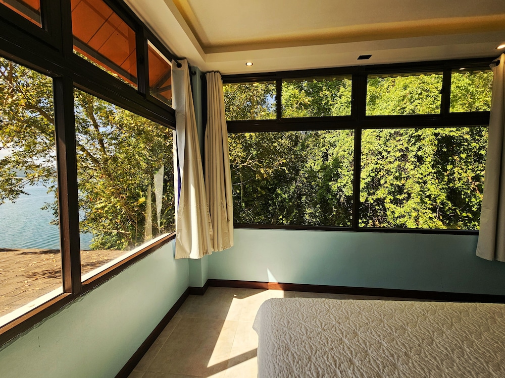Premium Double Room, Partial Lake View photo 2