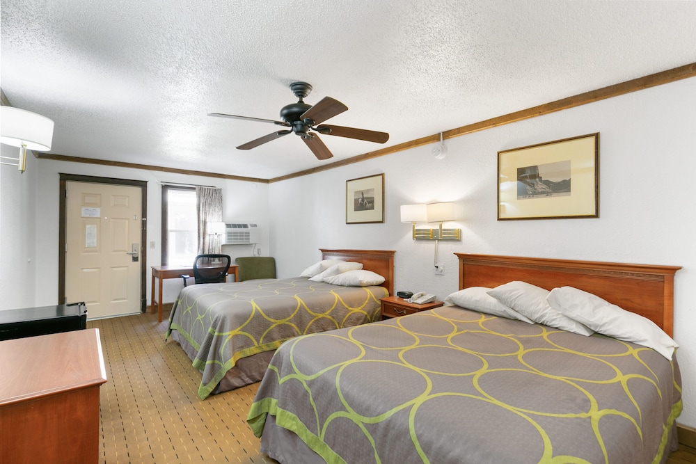 Room, 2 Queen Beds - Photo 1
