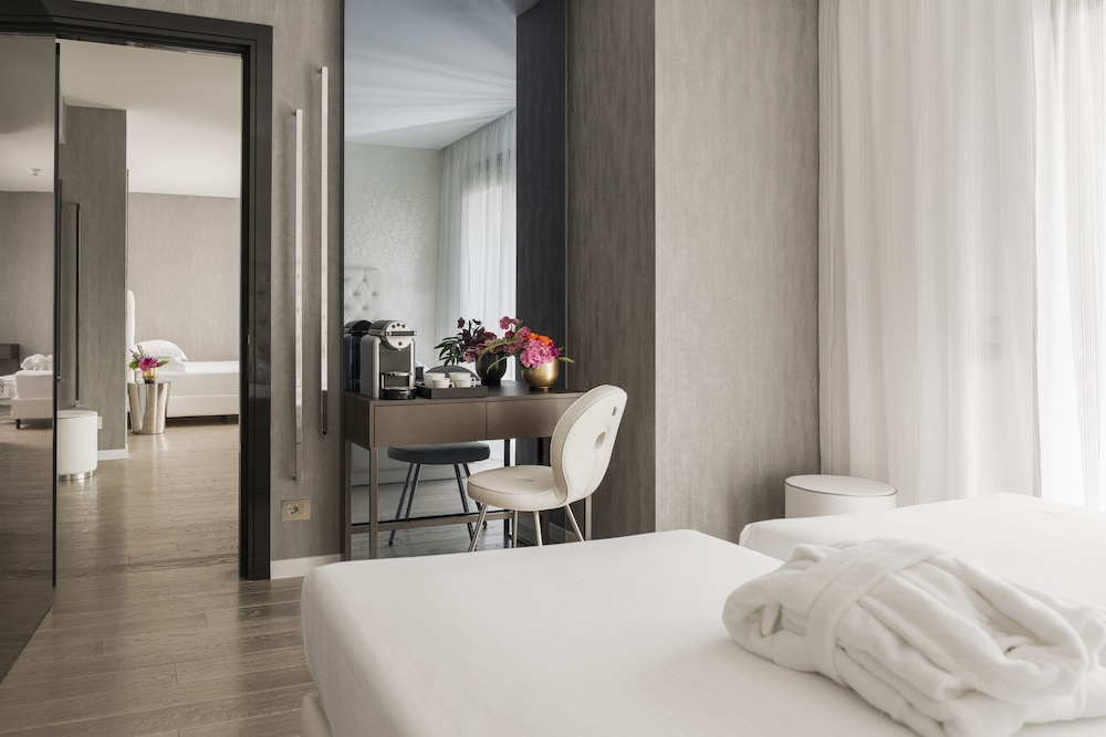 Family Suite, Balcony, Partial Sea View photo 1