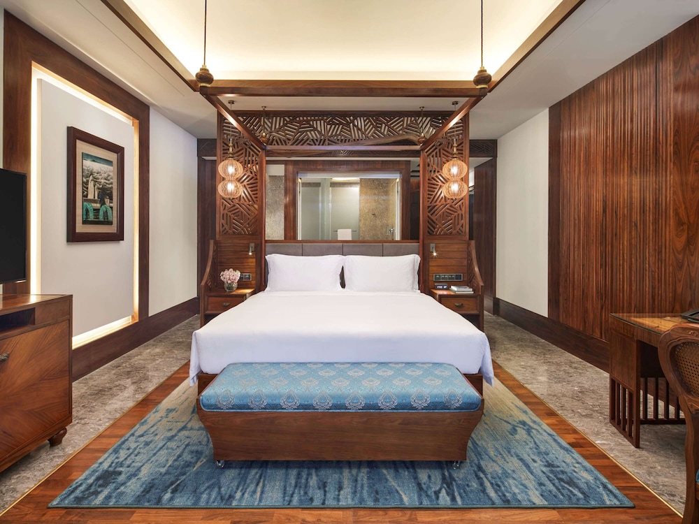 Deluxe Room, 1 King Bed, Ocean View photo 2