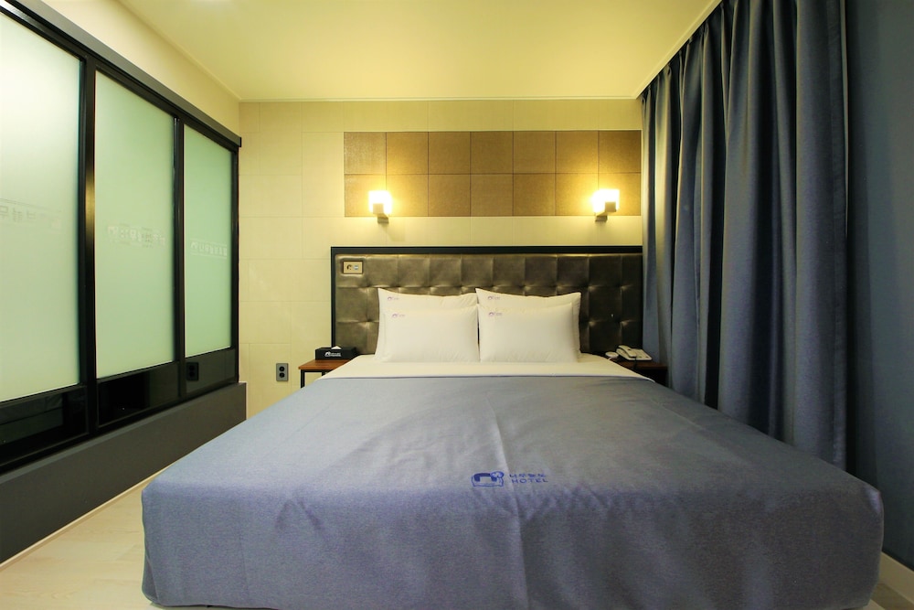 Suite - Photo 3
