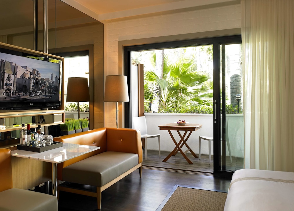 Room, Balcony (Cabana Building)