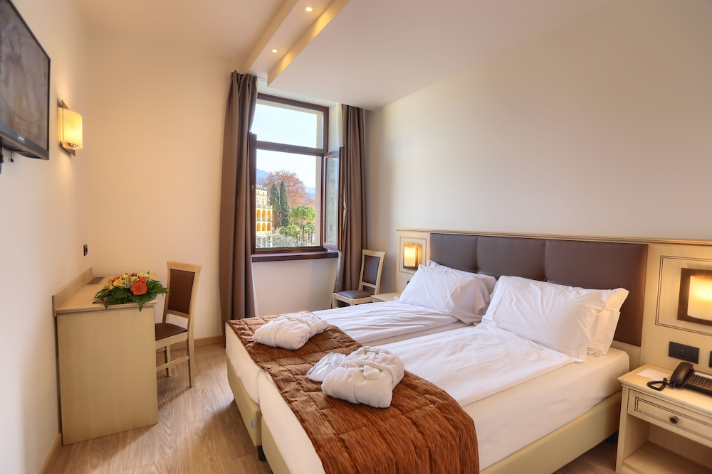 Superior Double Room, Lake View
