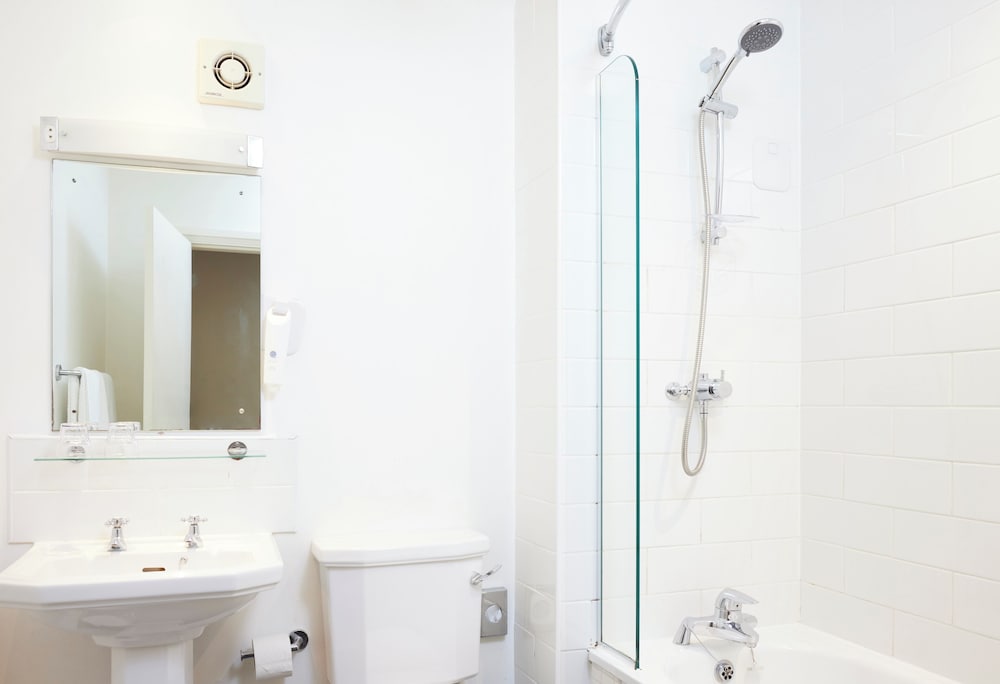 Condo (25870 Hickory Blvd #704)
