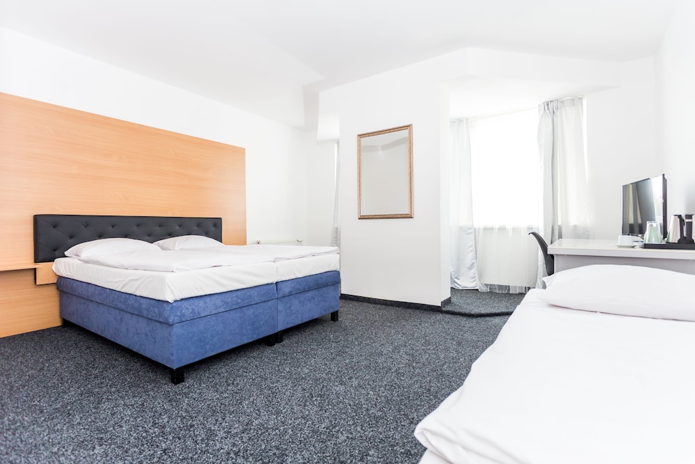 Basic Triple Room photo 2