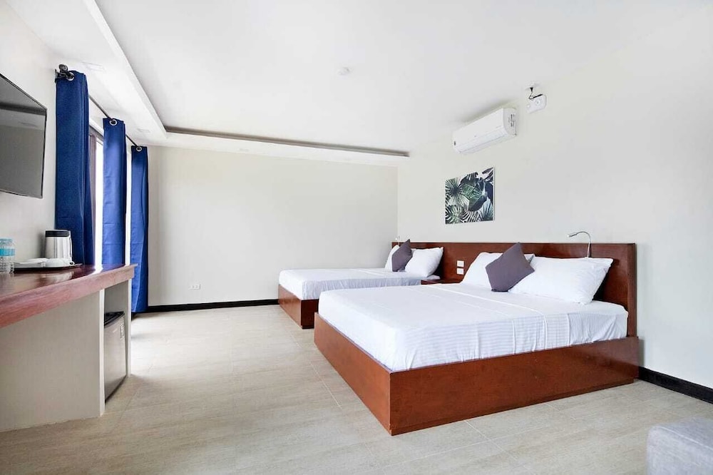 Deluxe Double Room, 2 Queen Beds, Garden View - Photo 2