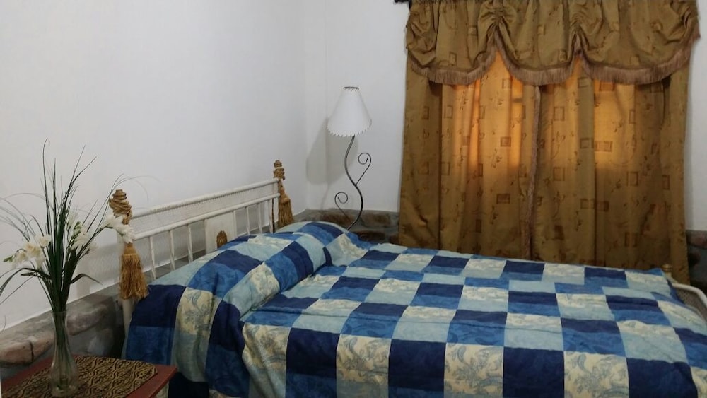 Basic House, Multiple Beds photo 2