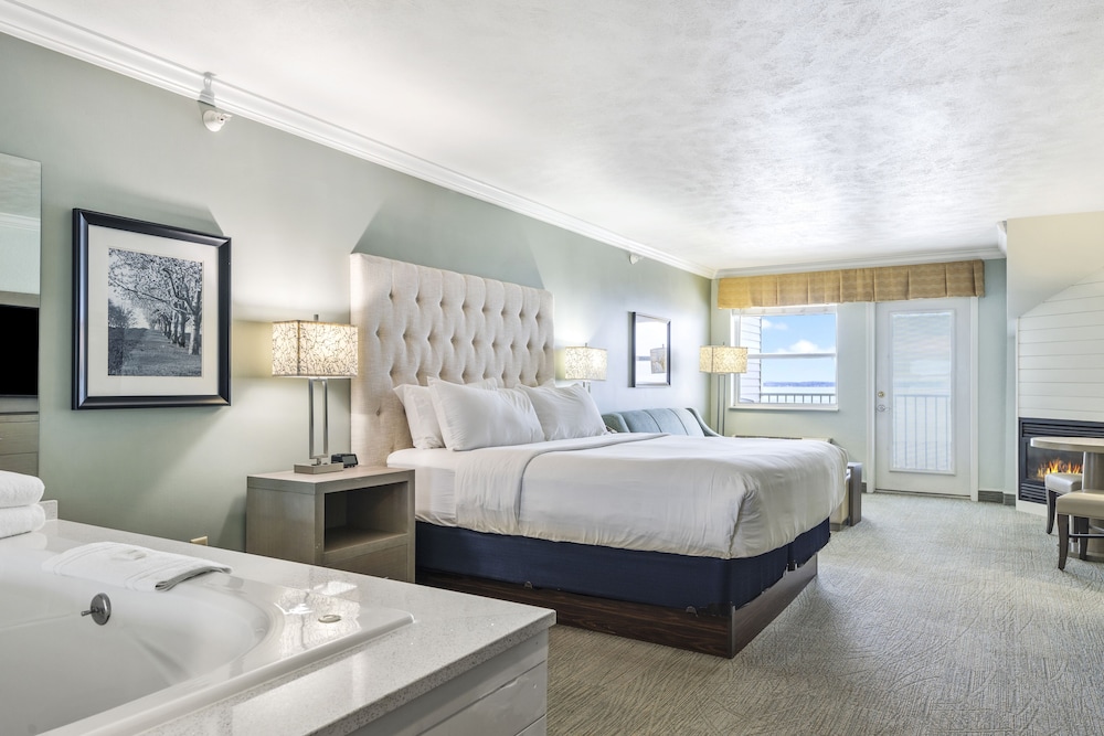 Good Harbor Bay Studio - King Spa