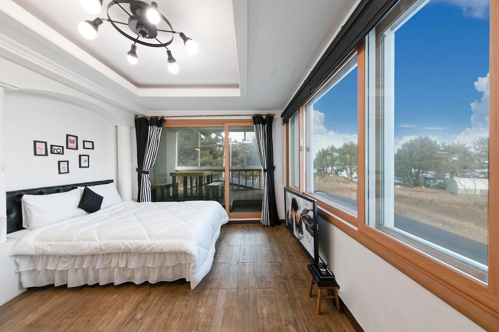 Basic Room, 1 Bedroom (Frisia 301(Ocean View)) - Photo 1