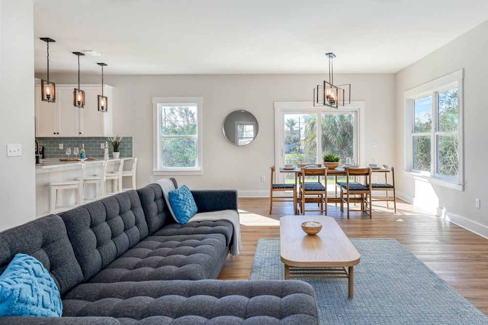 House (Array of Sunshine Beach House)