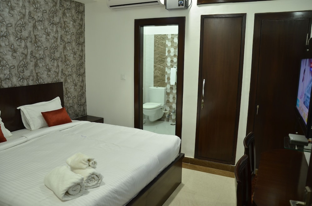 Deluxe Room - Photo 9