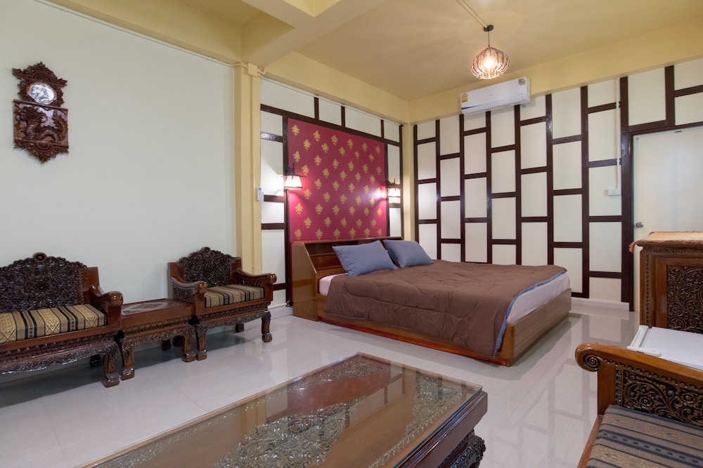 Suite with Air-Conditioner and Private Bathroom (Teak) photo 1