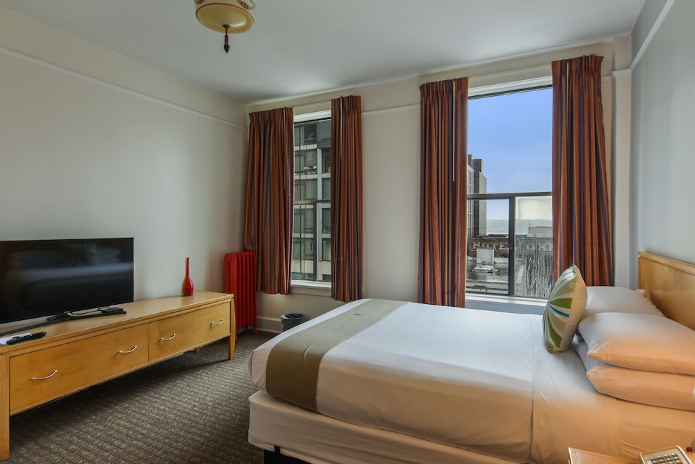 Standard Room, 1 Queen Bed, Private Bathroom, No Air Conditioning - Photo 7