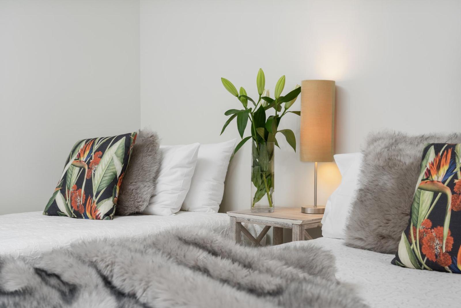 Quay # 3 waterfront Three Bedroom apartment (sleeps 8)