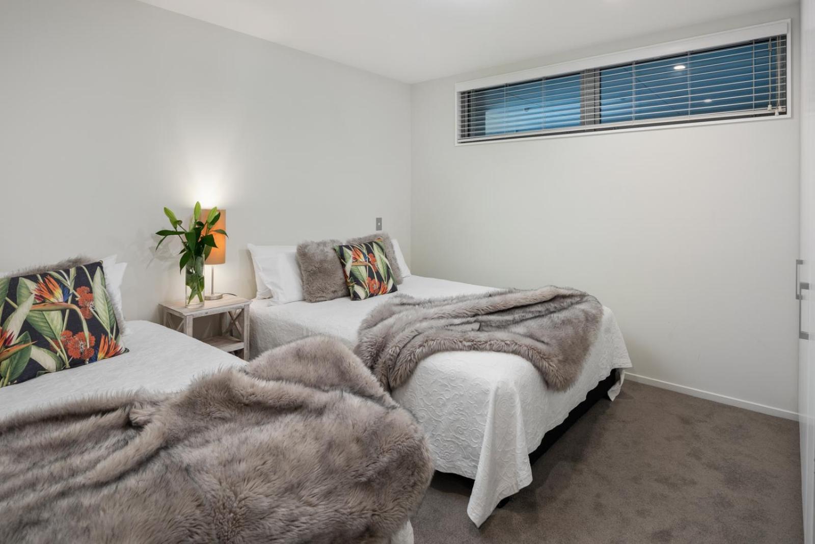 Quay # 3 waterfront Three Bedroom apartment (sleeps 8) photo 3