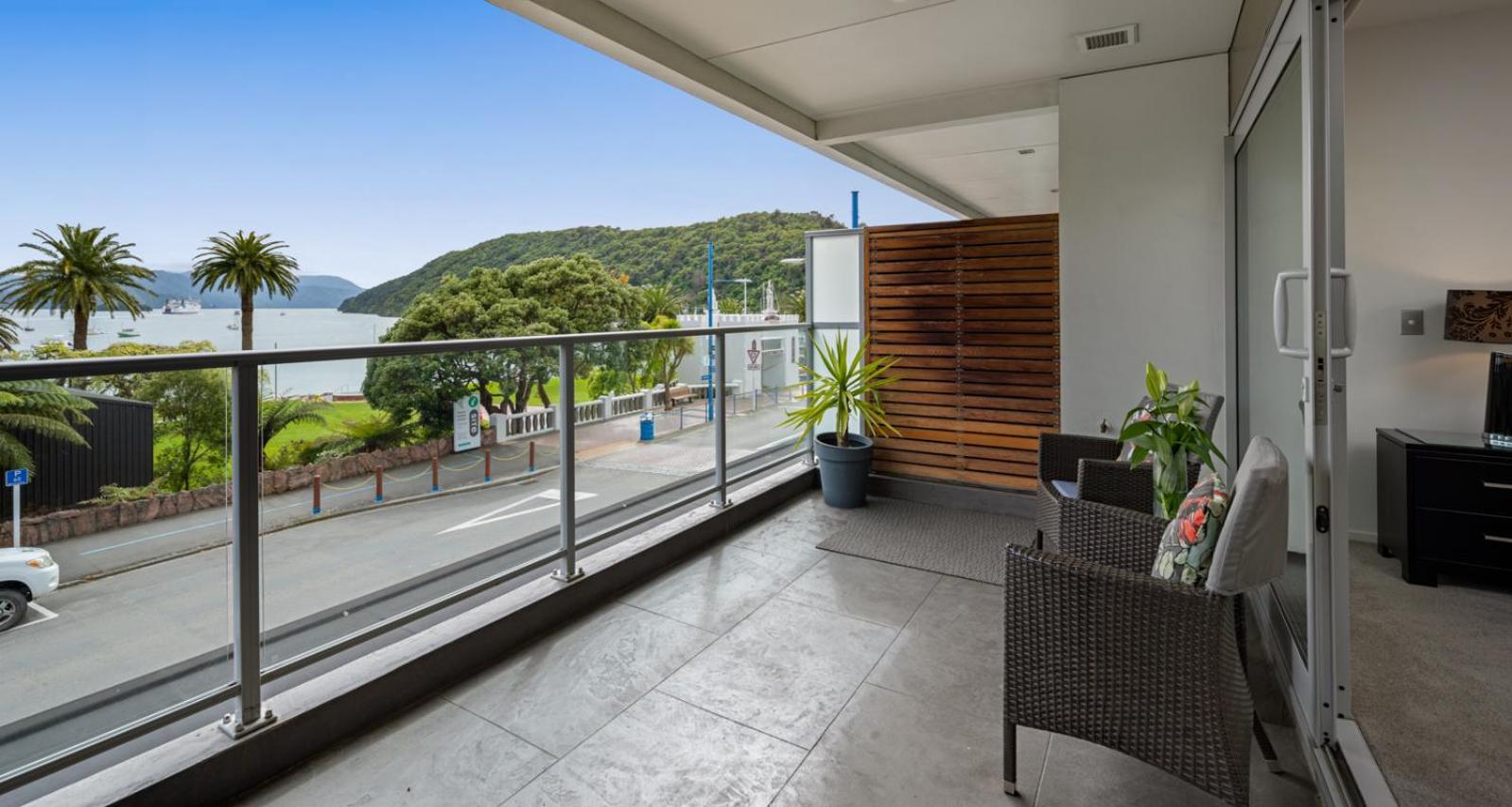 Quay # 3 waterfront Three Bedroom apartment (sleeps 8) photo 2