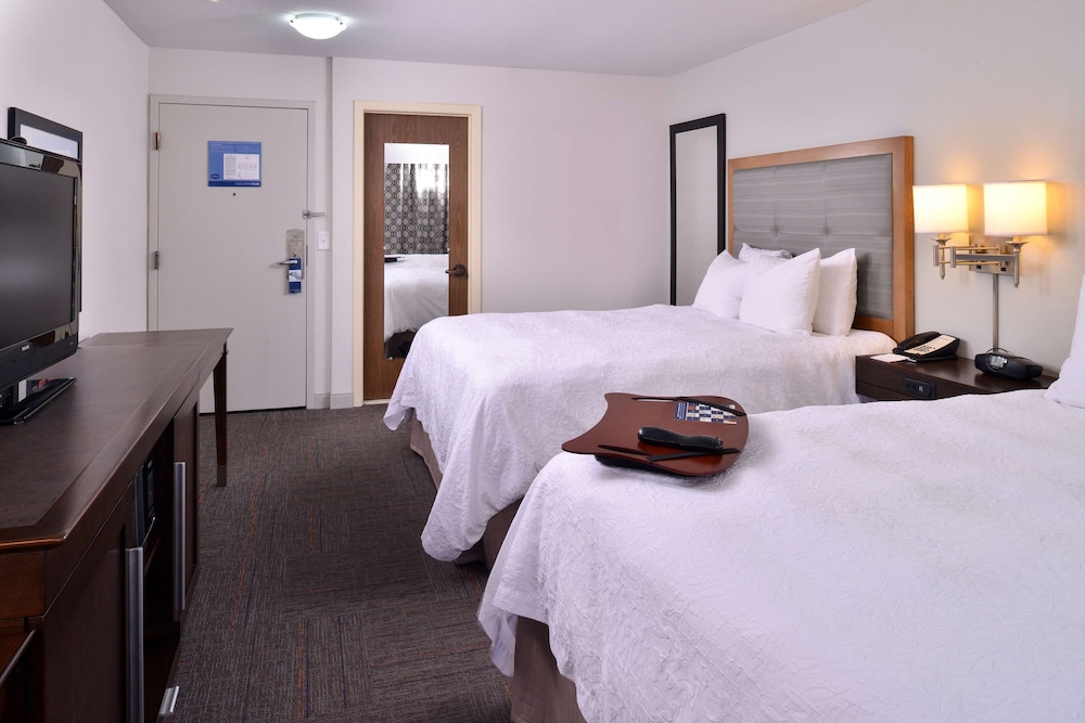 Standard room with two double beds