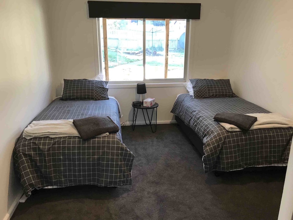 Family House, 4 Bedrooms, 2 Bathrooms, Mountain View photo 1