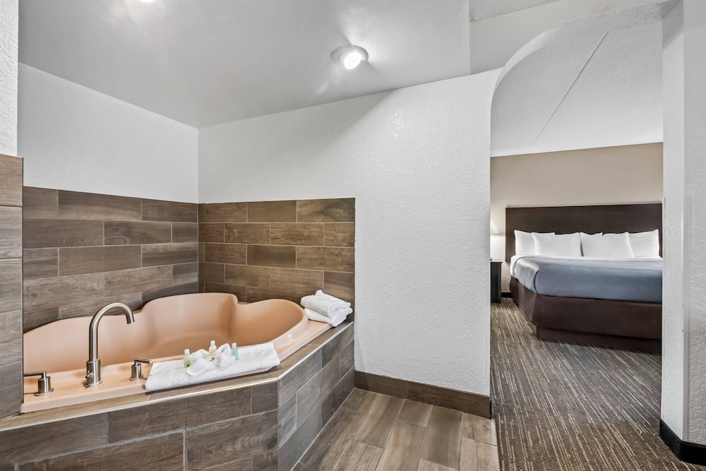 Suite, 1 King Bed, Non Smoking - Photo 6